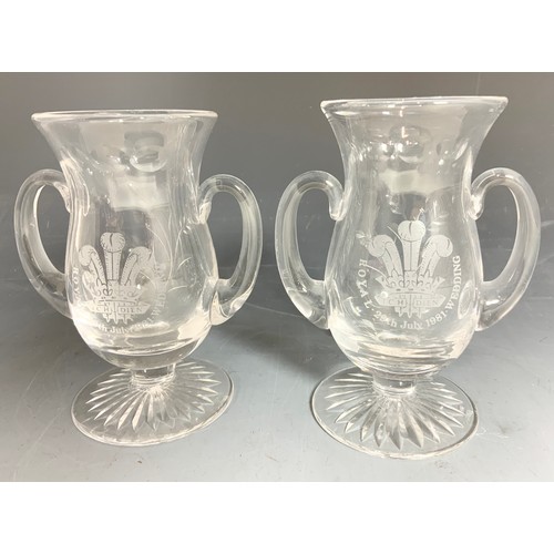 252 - 2 BOXED WEDGWOOD SILVER JUBILEE TANKARDS & 2 STUAT CRYSTAL LOVING CUPS