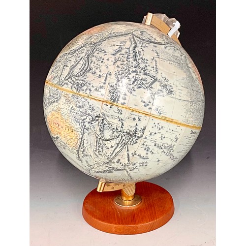 425 - VINTAGE 1950’s MEREDITH WORLD OCEAN SERIES GLOBE WITH WORKING MAGNIFIER