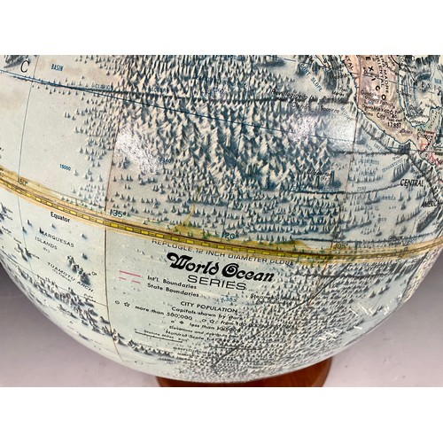 425 - VINTAGE 1950’s MEREDITH WORLD OCEAN SERIES GLOBE WITH WORKING MAGNIFIER