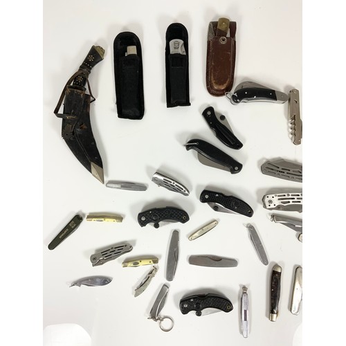 450 - GOOD COLLECTION OF PEN KNIVES, A CEREMONIAL KUKURI KNIFE ETC