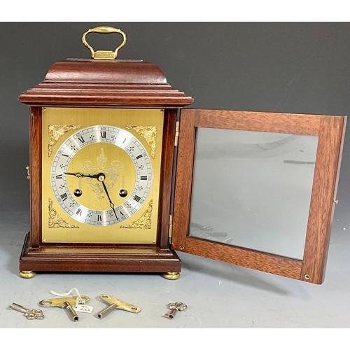 300 - ELLIOTT TYPE MANTEL CLOCK. APPROX. 26cm TALL