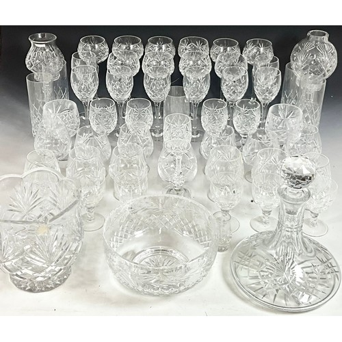 253 - LARGE QUANTITY OF WEBB CONTINENTAL HAND CUT LEAD CRYSTAL GLASSES, DECANTER AND ICE BUCKET T/W EDINBU... 