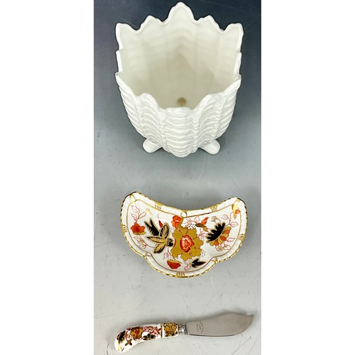 183 - COALPORT VASE AND A CROWN DERBY IMARI BUTTER DISH AND BUTTER KNIFE