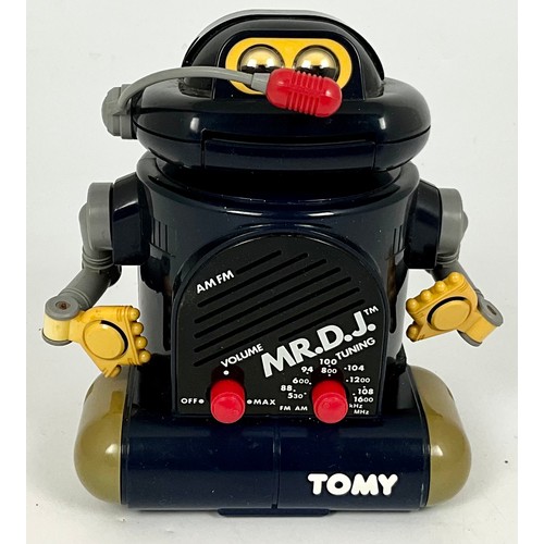 452 - VINTAGE RETRO 1980’S TOMY MR.D.J. LIP SYNCING, DANCING RADIO ROBOT