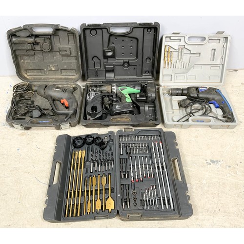 571 - 3 BOXED ELECTRIC DRILLS, HITACHI, WICKES , NUTOOL & A  CASE OF VARIOUS DRILL BITS