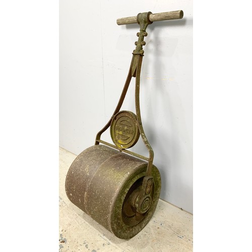 590 - SHAWCAR GARDEN ROLLER 104cm TALL