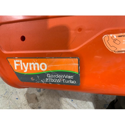 586 - FLYMO GARDEN VAC 2700W TURBO