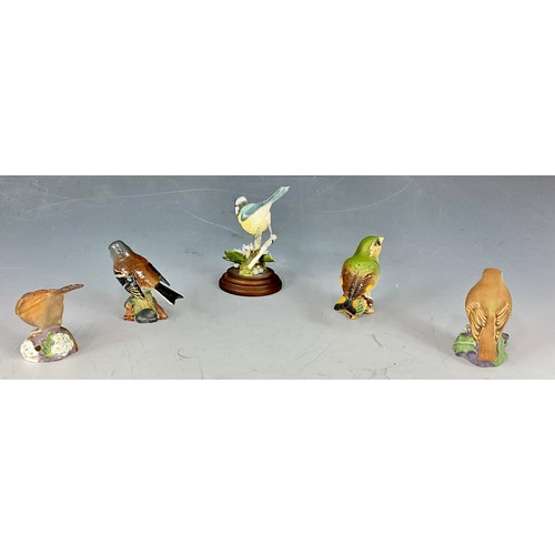 141 - BESWICK AND ROYAL WORCESTER BIRD STUDIES T/W 1 OTHER