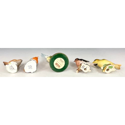 141 - BESWICK AND ROYAL WORCESTER BIRD STUDIES T/W 1 OTHER