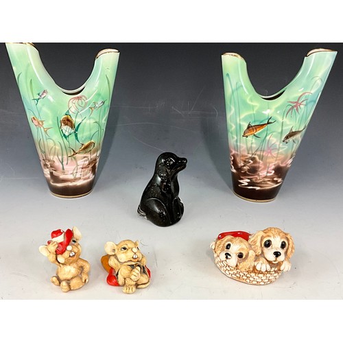 184 - PAIR OF ITALIAN KITCH FISH VASES, A WEDGWOOD GLASS DOG PAPERWEIGHT AND 3 ITEMS OF TINKER WARE