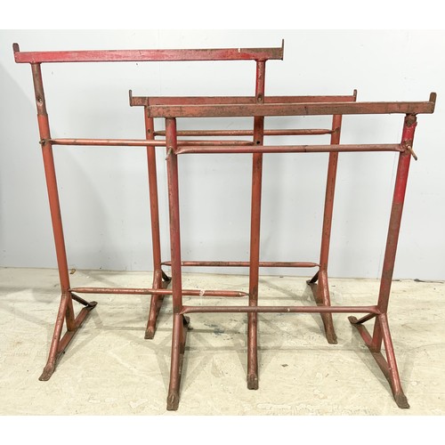 592 - THREE ADJUSTABLE TRESTLES