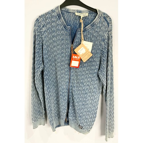 863 - 2 PIECE OF BLUE CASUAL TOPS BOTH  L