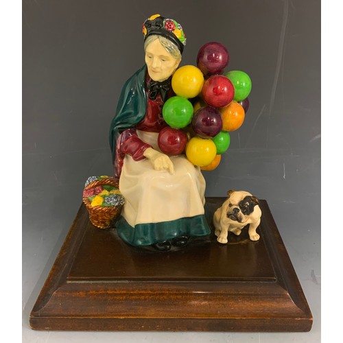 39 - RARE ROYAL DOULTON BALLOON SELLER FIGURINE WITH BULL DOG ON WOODEN PLINTH  23cm TALL