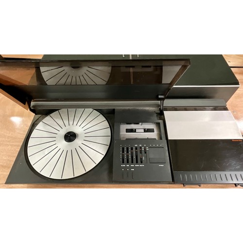 86 - BANG & OLUFSEN BEOCENTER 2200 WITH A PAIR OF BEOVOX X25 SPEAKERS