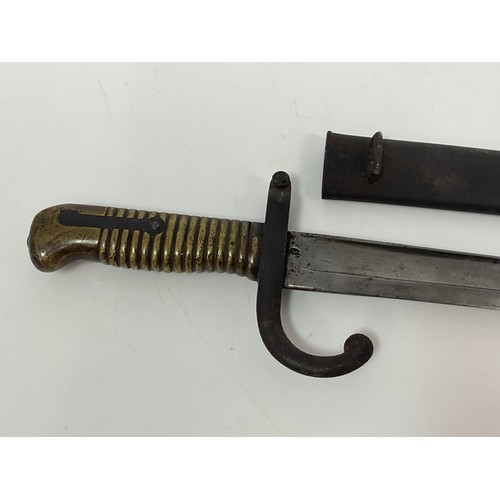 106 - A GOOD EXAMPLE OF A FRENCH GRAS BAYONET ENGRAVED ALONG THE TOP EDGE AND DATED 1877 WITH HOOKED QUILL... 