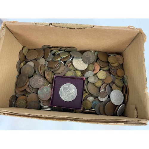 188 - LARGE QUANTITY OF MIXED COINAGE A SORTERS LOT WITH A FEW BANKNOTES