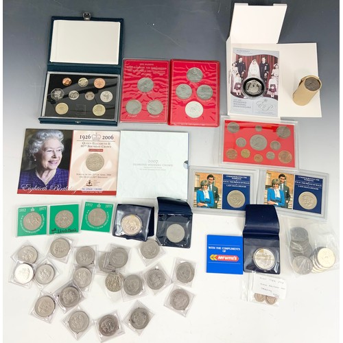 212 - COMMEMORATIVE COINS , CROWNS ETC INC  1989 COIN SET , DIAMOND ANNIVERSARY CROWN, 5 X 1982 20P ETC