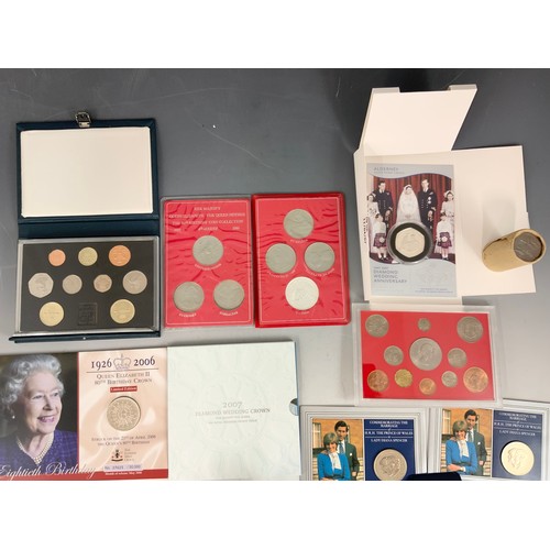 212 - COMMEMORATIVE COINS , CROWNS ETC INC  1989 COIN SET , DIAMOND ANNIVERSARY CROWN, 5 X 1982 20P ETC