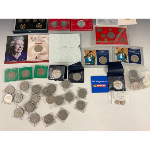 212 - COMMEMORATIVE COINS , CROWNS ETC INC  1989 COIN SET , DIAMOND ANNIVERSARY CROWN, 5 X 1982 20P ETC