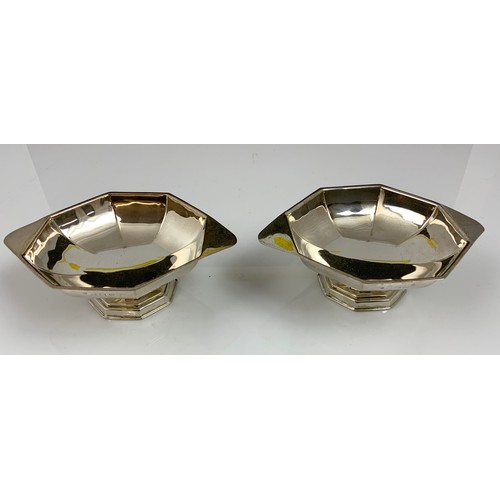 290 - A PAIR OF OCTAGONAL SILVER ART DÉCO NUT DISHES BY J B CHATTERLEY AND SONS LTD, DATED 1944, o/a LENGT... 