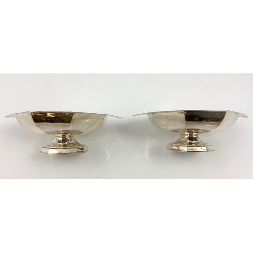 290 - A PAIR OF OCTAGONAL SILVER ART DÉCO NUT DISHES BY J B CHATTERLEY AND SONS LTD, DATED 1944, o/a LENGT... 