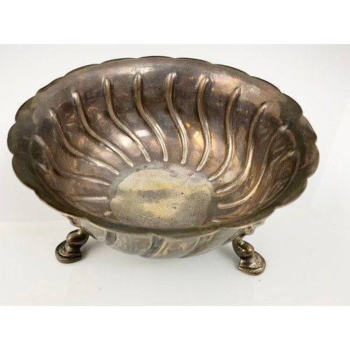 311 - HALLMARKED SILVER SUGAR BOWL ON 3 HOOF FEET 197g