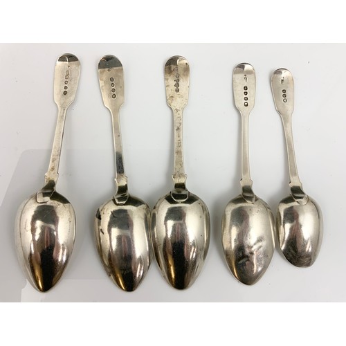 261 - 5 HALLMARKED SILVER SPOONS 187g