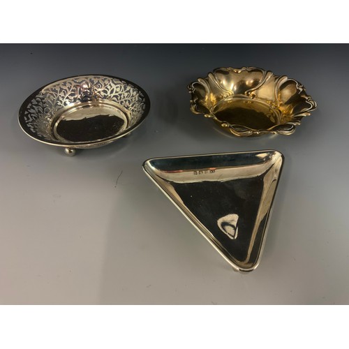 292 - TRIANGULAR SILVER DISH, ROUND EMBOSSED DISH WITH INSCRIPTION AND A PIERCED SILVER DISH APPROX. 93g