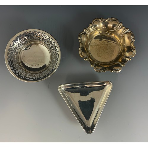 292 - TRIANGULAR SILVER DISH, ROUND EMBOSSED DISH WITH INSCRIPTION AND A PIERCED SILVER DISH APPROX. 93g