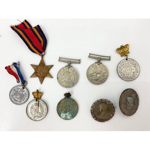 123 - MILITARIA INC  WW2 MEDALS , BADGES INC UNUSUAL GERMAN BADGE, HMS LEDBURY PLAQUE & FRAMED PHOTO ETC