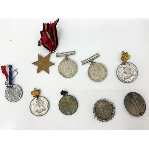 123 - MILITARIA INC  WW2 MEDALS , BADGES INC UNUSUAL GERMAN BADGE, HMS LEDBURY PLAQUE & FRAMED PHOTO ETC