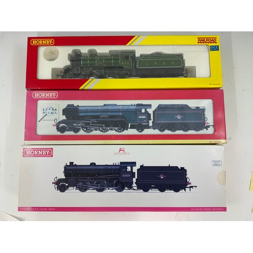 524 - HORNBY LNER SELECTION, RAILROAD R3062 4-4-0 HUNT CLASS 222 DCC READY, R2152 A1/A3 60085 & HORNBY R32... 