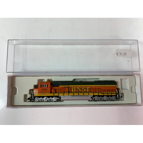 325 - N GAUGE ATLAS AMERICAN LOCOMOTIVE BNSF #49259 SD-60M#9299