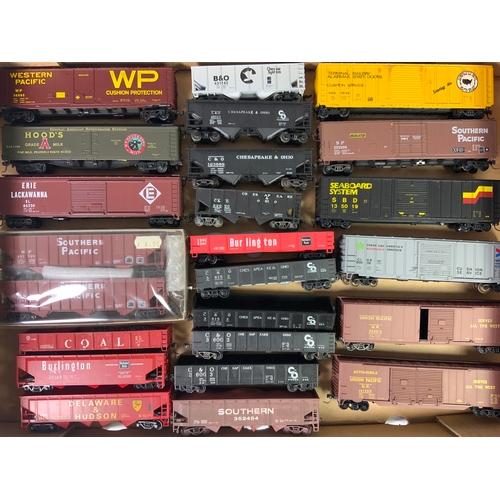 343 - 24 AMERICAN RAILROAD WAGONS, MIXED OPERATORS, COAL, MINERALS, BOX CARS