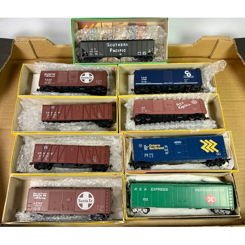 346 - ACCURAIL, 7 ASSORTED BOXED, BOX CARS, PLUS BOWSER BAY HOPPER & ROUNDHOUSE BOX CAR