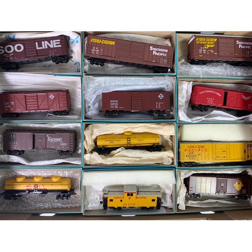 347 - 12 BOXED ATHERN, AMERICAN RAILROAD WAGONS, INC. CABOOSE, TANKER, BOX CARS ETC. MIXED COMPANIES