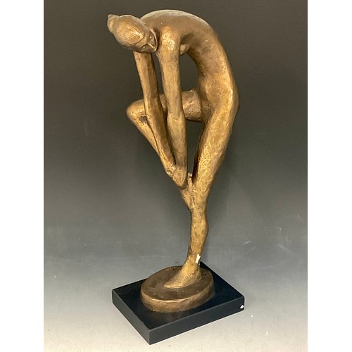 166 - PLASTER FIGURE ON PLINTH OF A FEMALE NUDE, APPROX. 58 cm AF INSCRIBED KLEIN