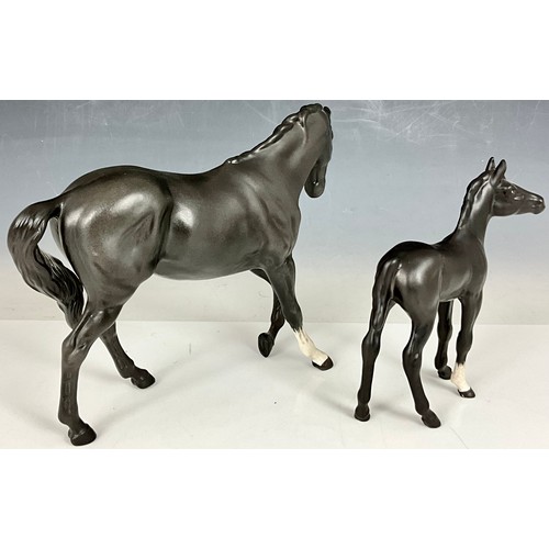 184 - BESWICK DARK BAY MARE AND FOAL