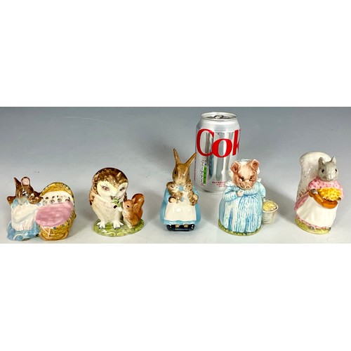 199 - 5 BESWICK BEATRIX POTTER FIGURES, HUNCA MUNCA, OLD MR BROWN, MRS. RABBIT AND BUNNIES, AUNT PETITOES ... 