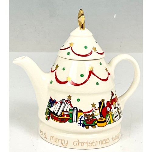 253 - COLLECTION OF NOVELTY TEAPOTS, MOSTLY WADE PLUS 2 OTHERS