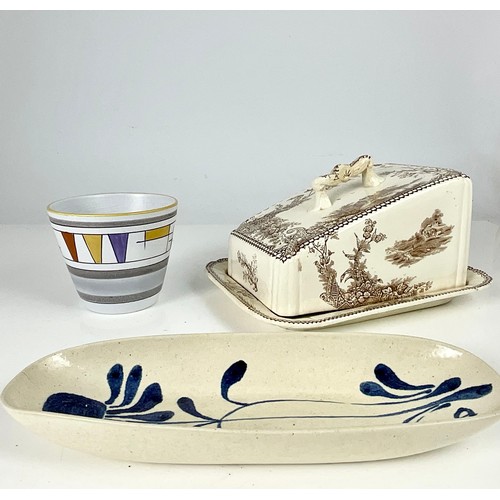 252 - CHINA AND PORCELAIN INCLUDING A GOUDA VASE, STYLISH DISH AND A CHEESE DISH