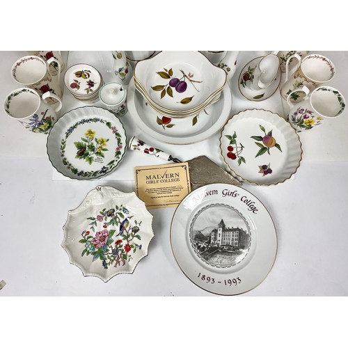 280 - MIXED LOT OF BONE CHINA, MOSTLY MIXED ROYAL WORCESTER OVEN AND TABLEWARE TOGETHER WITH A SELECTION O... 