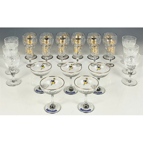 312 - GLASSWARE INCLUDING 12 GLASSES WITH GOLD FLOWER DECORATION, 6 BRIERLEY CRYSTAL GLASSES AND 5 BABYCHA... 