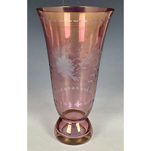 322 - 2 FRENCH GLASS VASES, ONE WITH COVER, TOGETHER WITH AN ETCH GLASS VASE AND 5 HOCK GLASSES