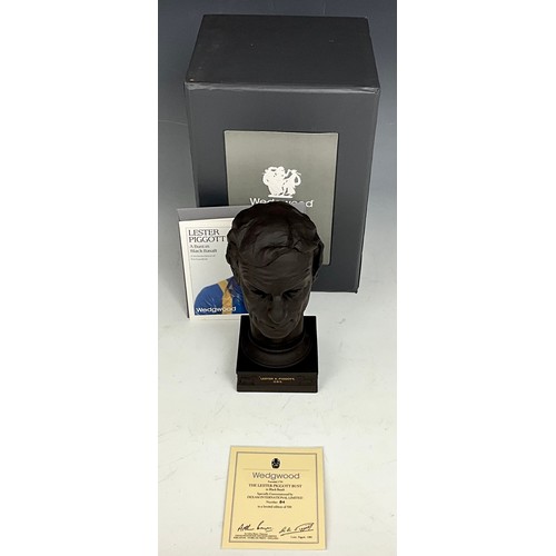 154 - WEDGWOOD BLACK BASALT LIMITED EDITION ‘THE LESTER PIGGOTT BUST’ 84/500 WITH ORIGINAL BOX AND CERTIFI... 