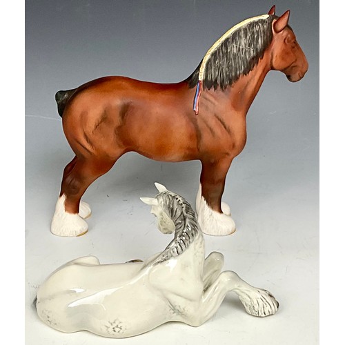 159 - BESWICK HORSES, CH. BURNHAM BEAUTY AND A RECUMBENT DAPPLE GREY