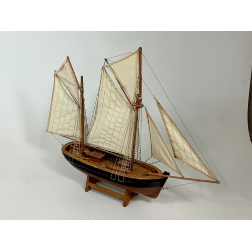 243 - WOODEN MODEL OF A SEVERN TROW OR BARQUE, APPROX 60 CM LONG, NAMED SMACK