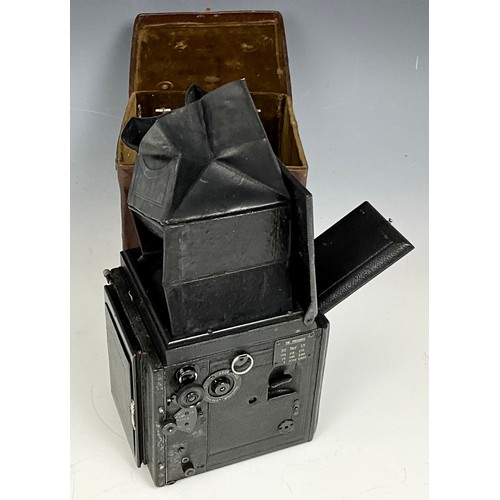 431 - BUTCHER’S BRITISH CAMERAS ‘POPULAR PRESSMAN’ PLATE CAMERA IN CASE