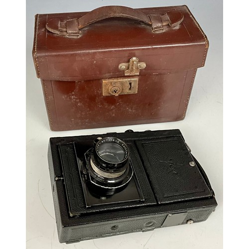 428 - ICA DRESDEN REFLEX CAMERA WITH LEATHER CASE