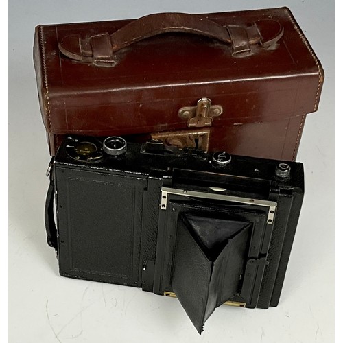 428 - ICA DRESDEN REFLEX CAMERA WITH LEATHER CASE